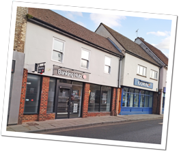 The Banking Hub and post office in Kneesworth Street, Royston [photo by www.buzzassociates.co.uk, 1st January 2026].